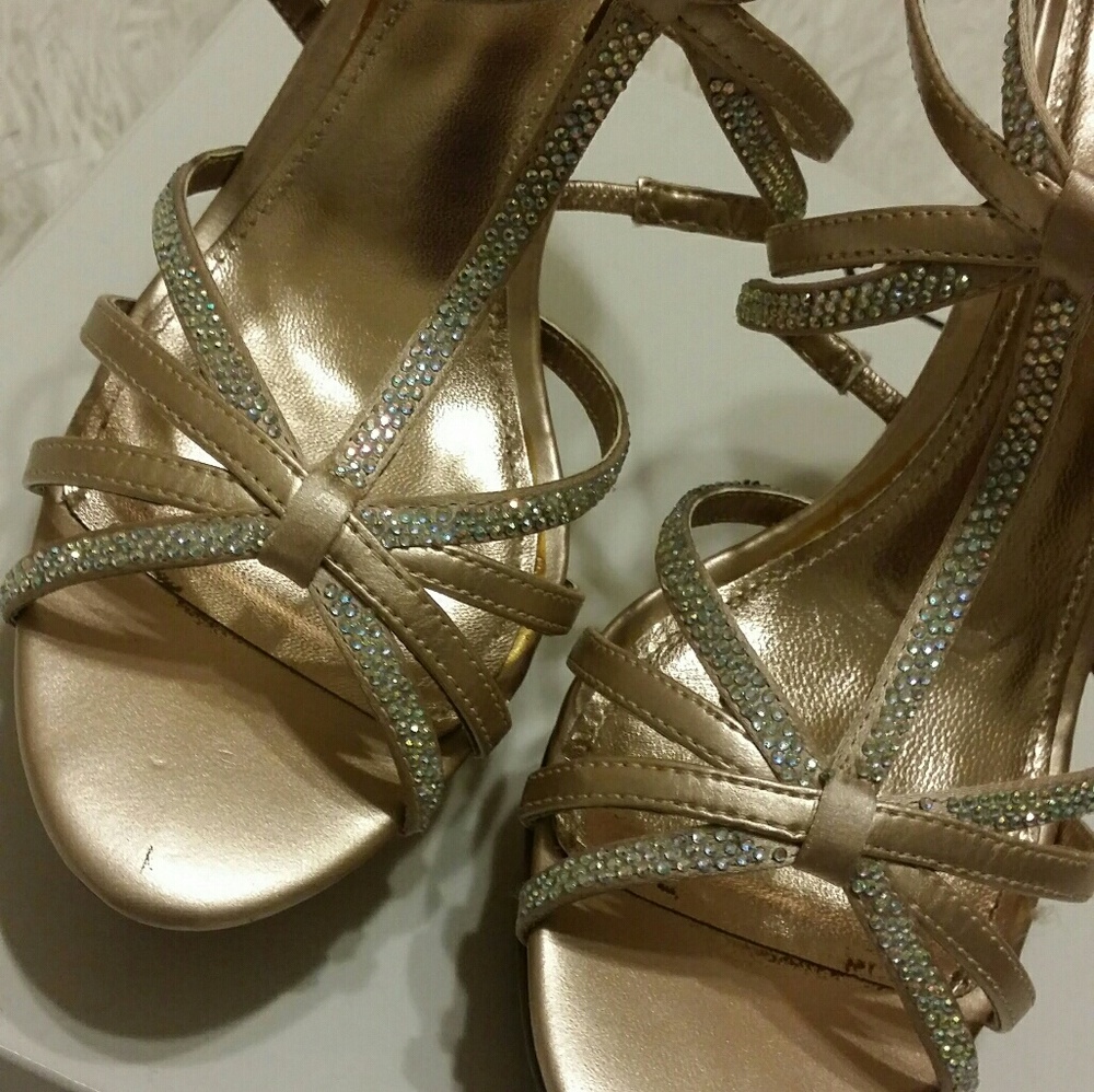 πΊπ HPπ Aldo Champagne Heels with Rhinestone - Picture 7 of 7